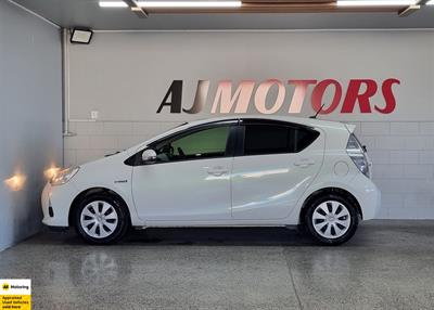 2014 Toyota Aqua - Thumbnail