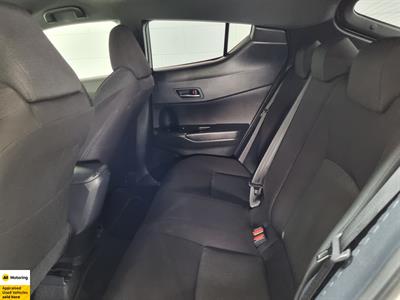 2017 Toyota C-HR - Thumbnail