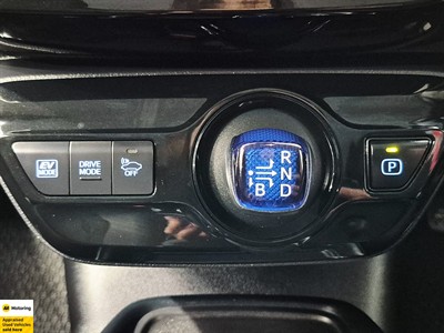 2019 Toyota Prius - Thumbnail