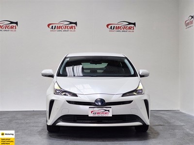 2019 Toyota Prius - Thumbnail