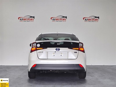 2019 Toyota Prius - Thumbnail