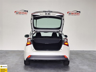 2019 Toyota Prius - Thumbnail