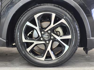 2018 Toyota C-HR - Thumbnail
