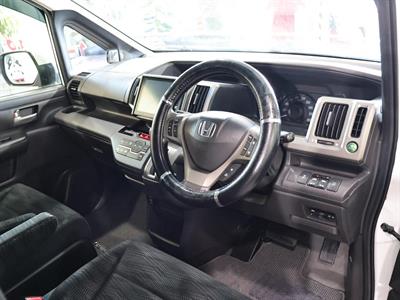 2014 Honda STEPWAGON - Thumbnail