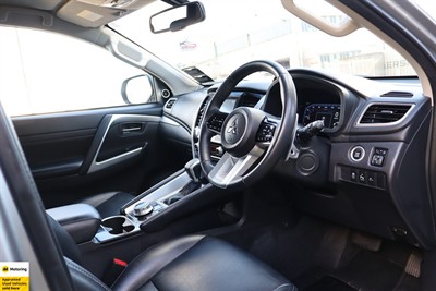 2024 Mitsubishi Pajero Sport - Thumbnail