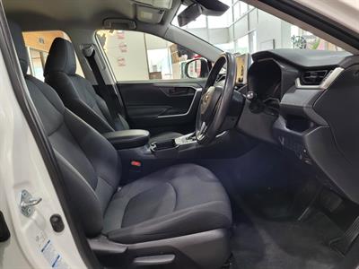 2021 Toyota RAV4 - Thumbnail