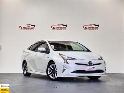 2017 Toyota Prius - Thumbnail