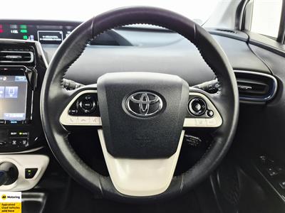 2017 Toyota Prius - Thumbnail
