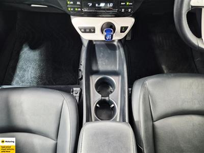 2017 Toyota Prius - Thumbnail