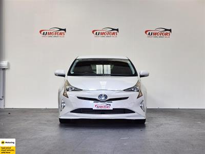 2017 Toyota Prius - Thumbnail