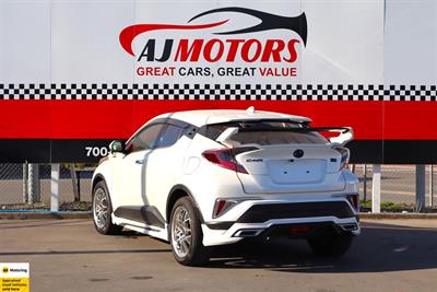 2018 Toyota C-HR - Thumbnail