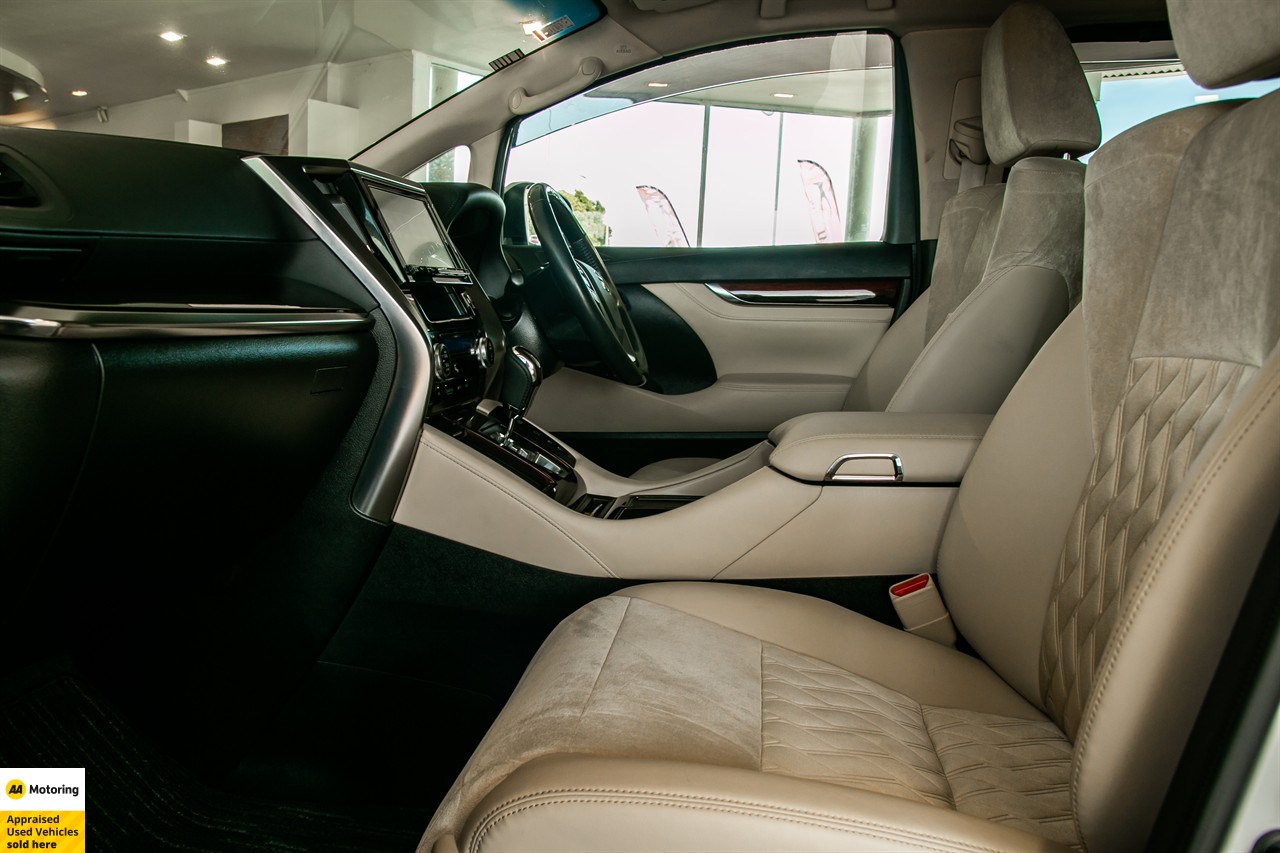 2015 Toyota Vellfire