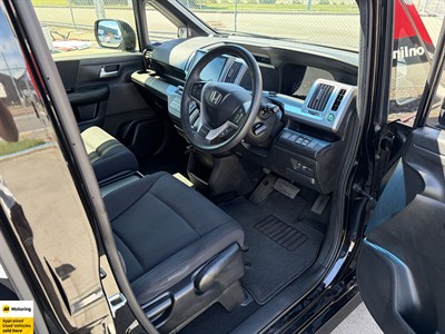 2014 Honda Step Wagon - Thumbnail