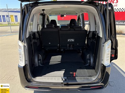 2014 Honda Step Wagon - Thumbnail