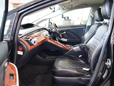 2013 Toyota Prius - Thumbnail