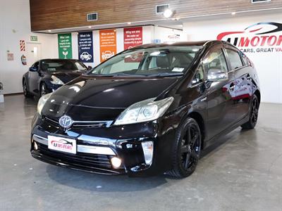 2013 Toyota Prius - Thumbnail