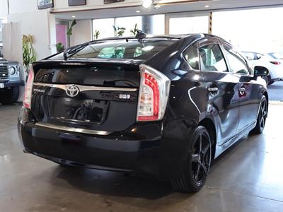 2013 Toyota Prius - Thumbnail