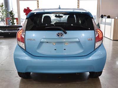 2015 Toyota Aqua - Thumbnail