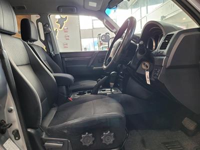 2011 Mitsubishi Pajero - Thumbnail