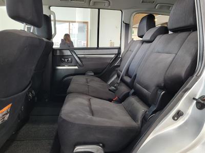 2011 Mitsubishi Pajero - Thumbnail