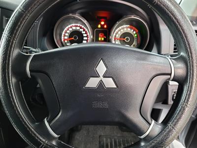 2011 Mitsubishi Pajero - Thumbnail