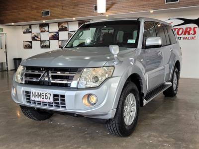 2011 Mitsubishi Pajero - Thumbnail