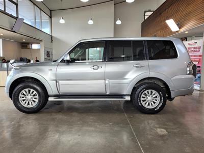 2011 Mitsubishi Pajero - Thumbnail