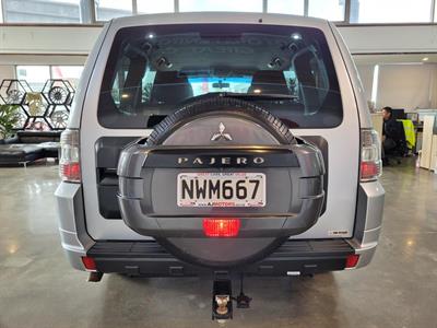 2011 Mitsubishi Pajero - Thumbnail