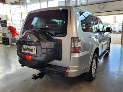 2011 Mitsubishi Pajero - Thumbnail