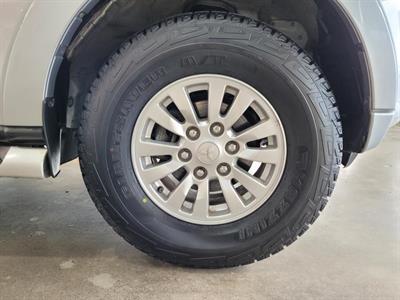 2011 Mitsubishi Pajero - Thumbnail