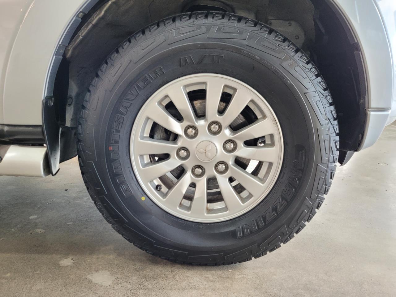 2011 Mitsubishi Pajero