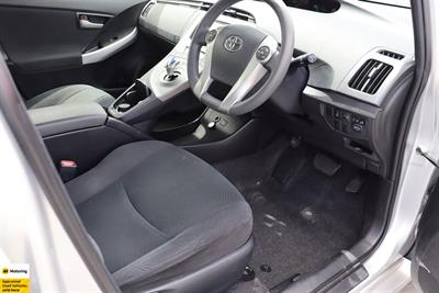 2014 Toyota Prius - Thumbnail