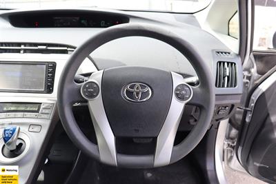 2014 Toyota Prius - Thumbnail