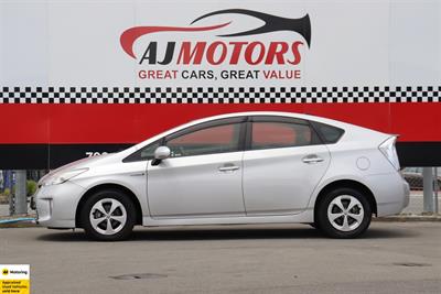 2014 Toyota Prius - Thumbnail