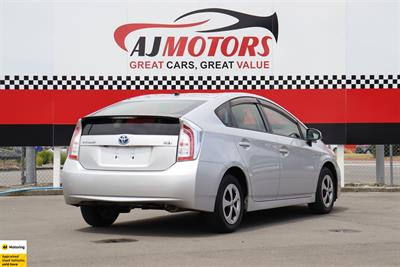 2014 Toyota Prius - Thumbnail