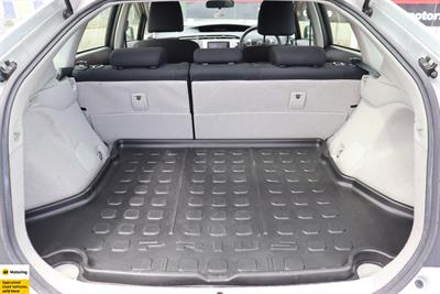 2014 Toyota Prius - Thumbnail