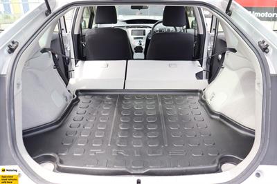 2014 Toyota Prius - Thumbnail