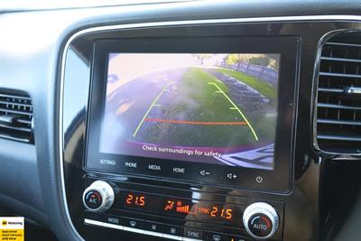 2022 Mitsubishi Outlander - Thumbnail