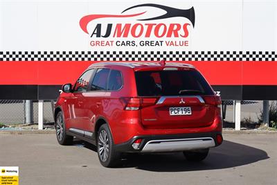 2022 Mitsubishi Outlander - Thumbnail