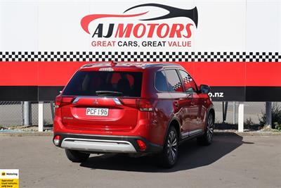 2022 Mitsubishi Outlander - Thumbnail