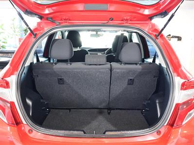 2015 Toyota Vitz - Thumbnail