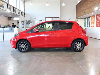 2015 Toyota Vitz - Thumbnail
