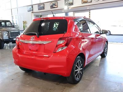 2015 Toyota Vitz - Thumbnail