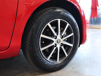 2015 Toyota Vitz - Thumbnail