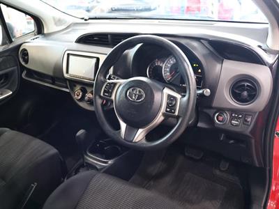 2015 Toyota Vitz - Thumbnail
