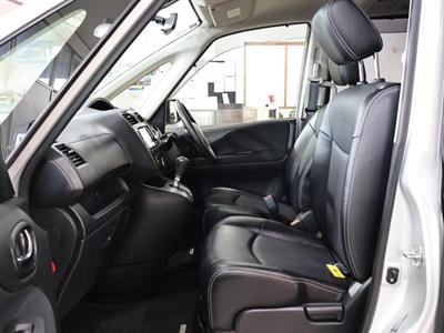 2013 Nissan Serena - Thumbnail