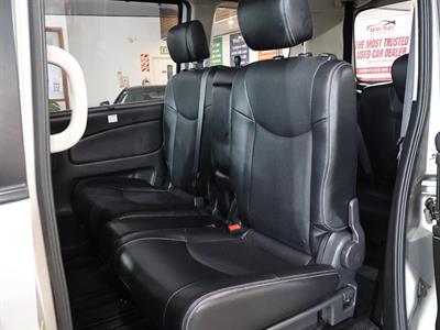2013 Nissan Serena - Thumbnail