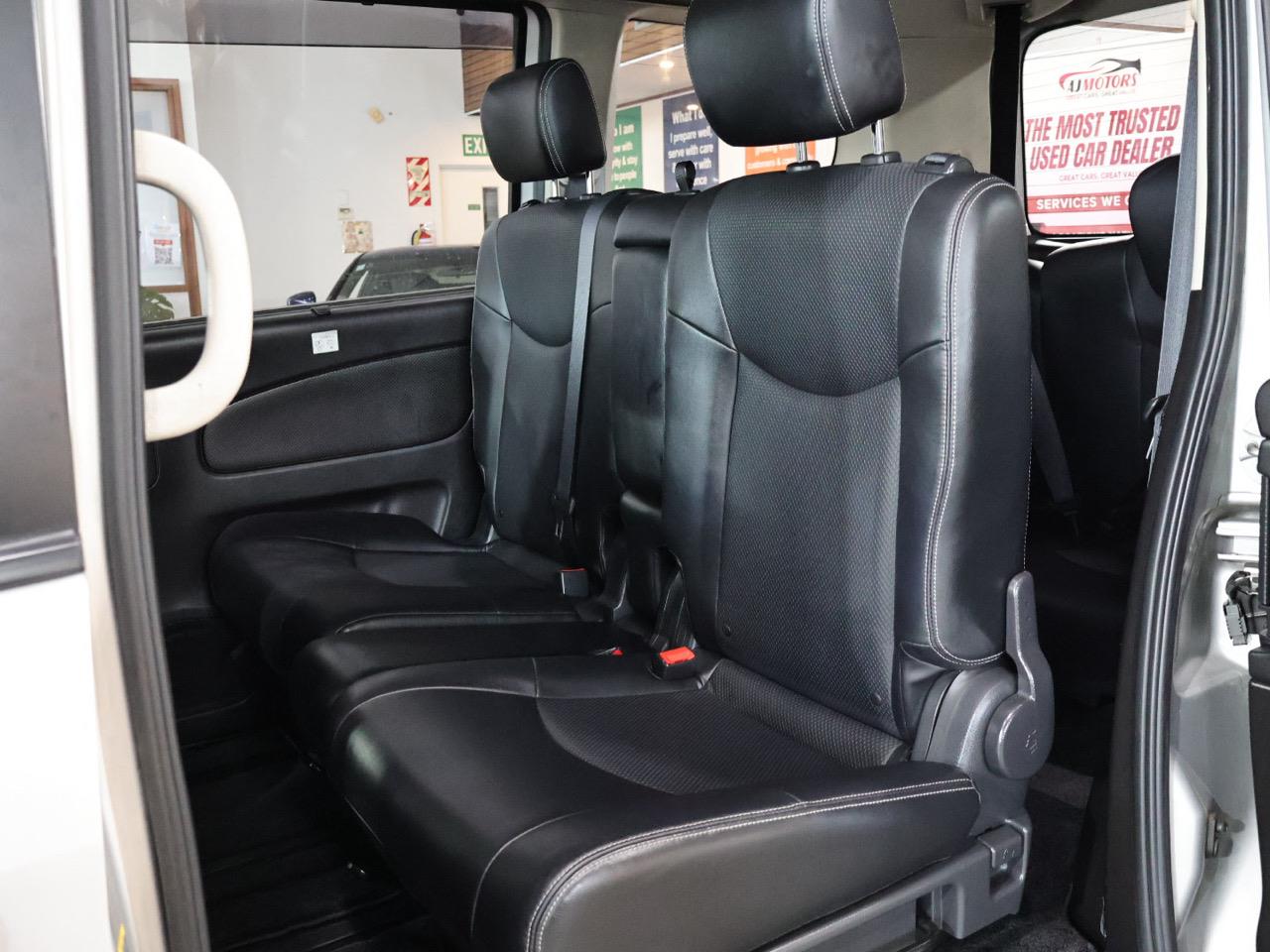 2013 Nissan Serena