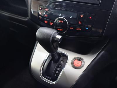 2013 Nissan Serena - Thumbnail