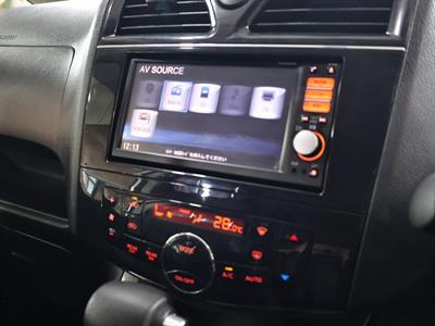 2013 Nissan Serena - Thumbnail